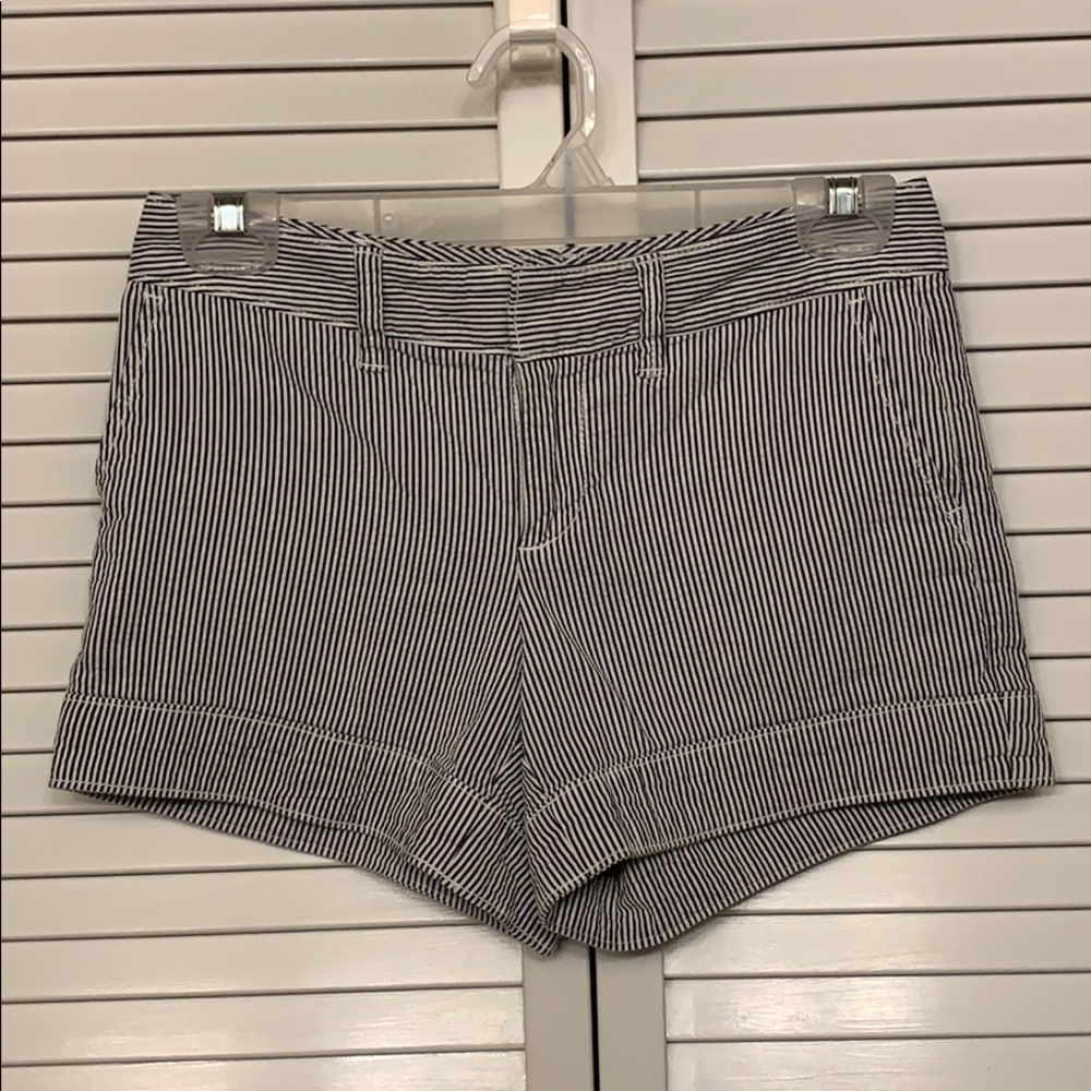 Gap black and white stripped shorts